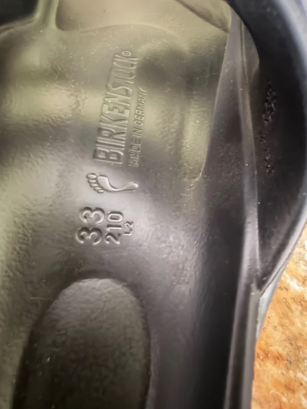 Size 33 Birkenstock kids  Black Arizona EVA Dual-Strap Sandals - Picture 8 of 10